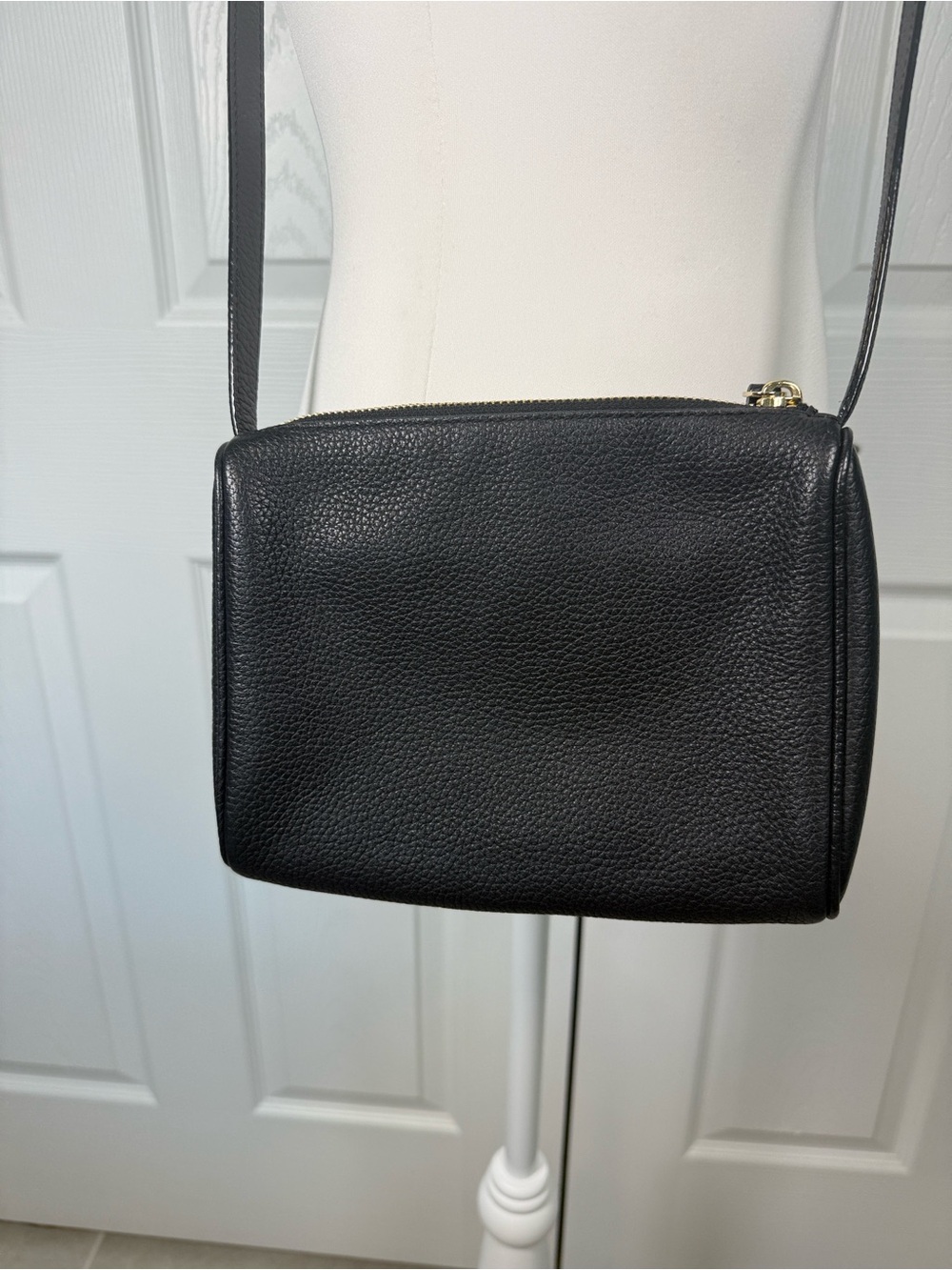 kate spade Jackson Street black pebbled leather small crossbody gold-tone zipper - Picture 5 of 11